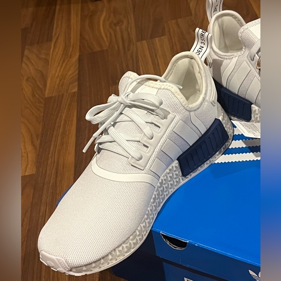 Adidas NMD_R1 Men’s Size 9 Shoes White with Blue accent - Picture 5 of 7